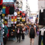 Allerlei Waren auf den Märkten in Hong Kong