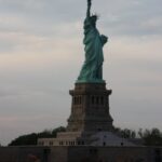Freiheitsstatue von rechts vorne