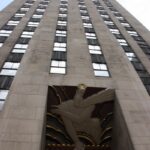 GE Building mit "Die Weisheit"