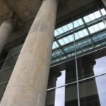 Säule am Eingang des Reichstagsgebäude