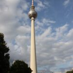 Berliner Fernsehturm in voller Länge