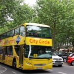 Sightseeing-Bus auf dem Kursfürstendamm in Berlin