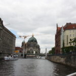 Blick auf den Berliner Dom von der Spree
