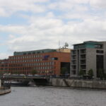 Blick auf das ARD Hauptstadtstudio von der Spree