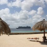 Kreuzfahrtschiffe vor dem Plaza Resort Bonaire