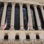 Tempelfassade der New York Stock Exchange an der Wall Street