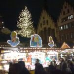 Weihnachtsmarkthütten vor dem Römer