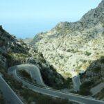 Asphalt durch wilde Karstlandschaft bei Sa Calobra