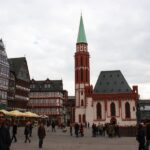 Nikolaikirche mit Samstagsberg (Ostzeile)