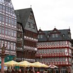 Nikolaikirche mit Samstagsberg (Ostzeile) mit rekonstruierten Häusern