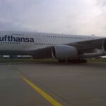 A380 von Lufthansa rollt auf dem Frankfurter Flughafen