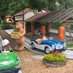 Selbstfahrende Sportwagen im Freizeitpark