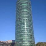 Blick vom Main auf den Weshafentower